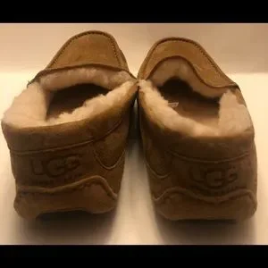 UGG | Shoes | Ugg Slippers Size 1 Good Preowned Condition  display picture 2